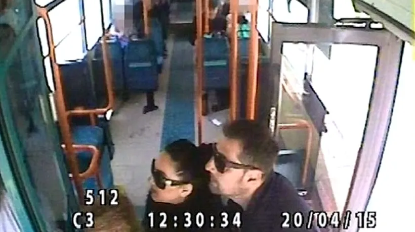 Trei tineri români din Marea Britanie, filmați când jefuiau o bătrână în autobuz. „A fost un act reprobabil, rușinos
