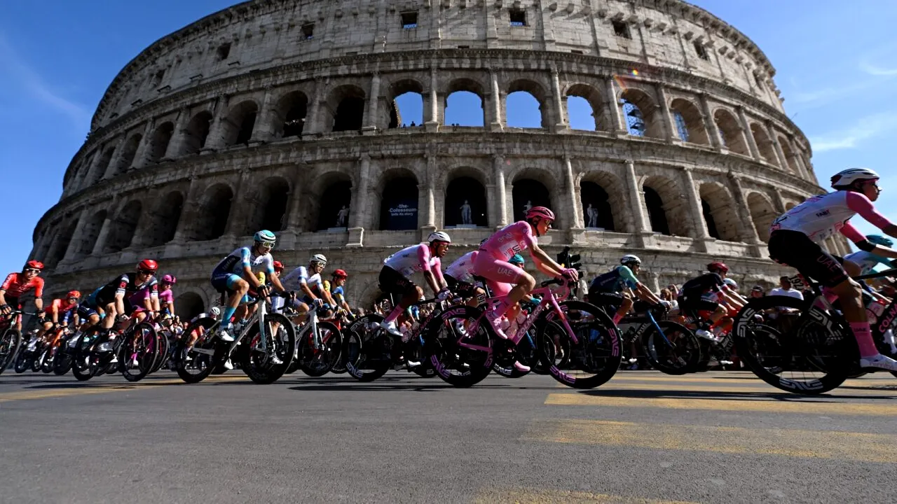 Giro d’Italia începe! Unde pot vedea FANII din România marea competiție de ciclism