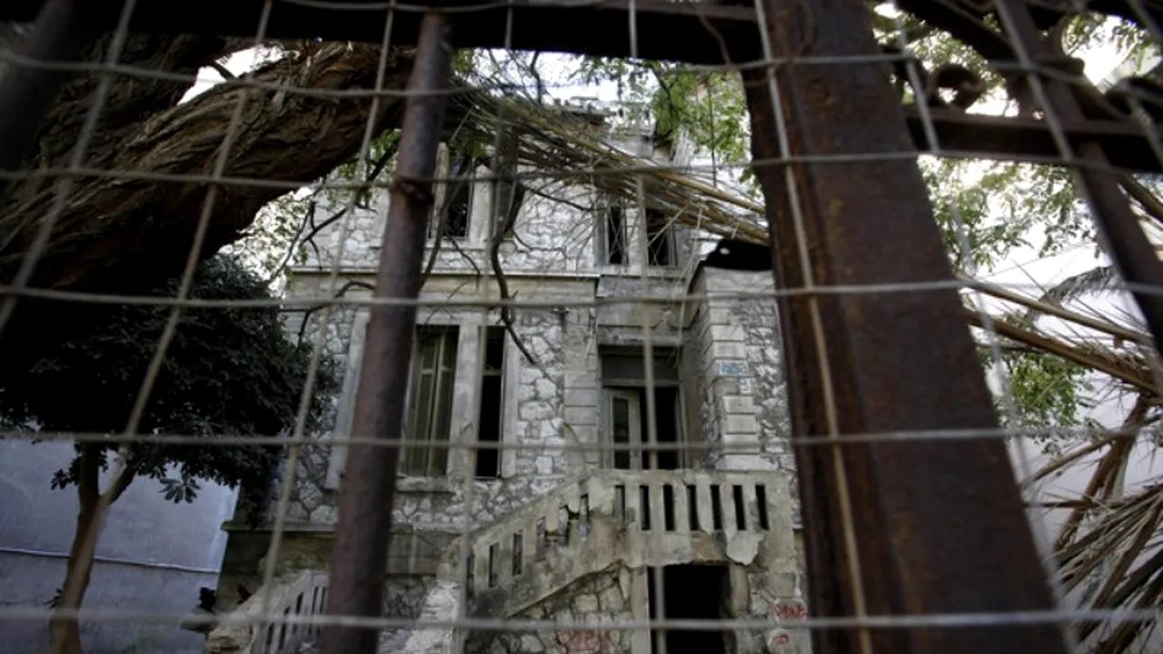 Statul elen scoate la licitație o casă bântuită. Cum sunt îndepărtați cumpărătorii de 