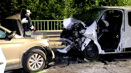 Accident grav în Austria: Cinci români au fost răniți după ce un microbuz s-a ciocnit cu un autoturism - VIDEO