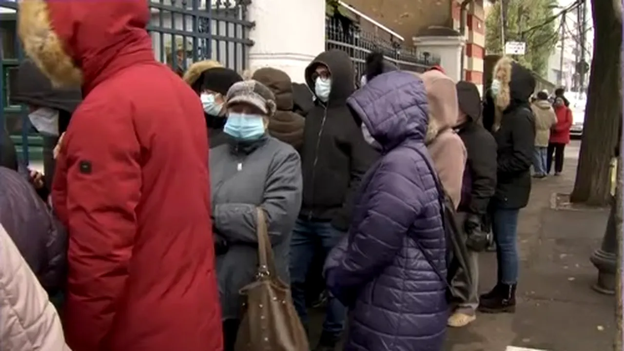 FOTO. Habar nu au pentru ce se îmbulzesc în fața Institutului Cantacuzino. “Am văzut că au ieșit niste pastile pentru COVID” / “Vedem noi dacă e bun sau nu!”