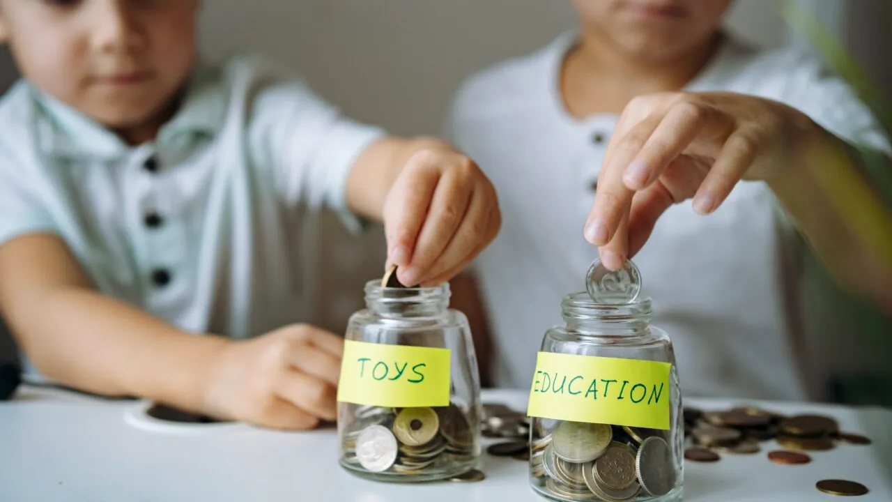 Ce le lăsăm copiilor dincolo de bani și proprietăți? Educația financiară, parte din moștenirea pentru viitor