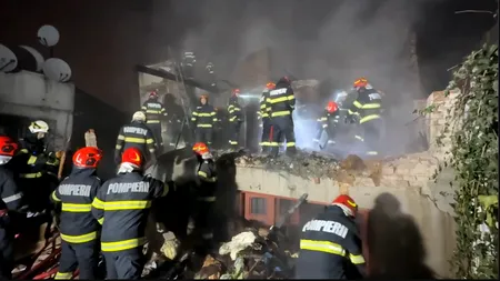 Un om şi un câine au murit azi-noapte într-o explozie, în București. A fost nevoie de 8 autospeciale de stingere ca să lichideze incendiul