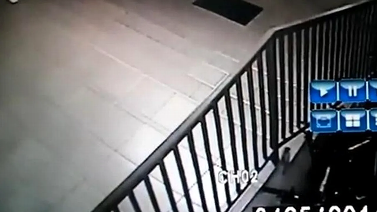 Un tânăr din Galați s-a întâlnit într-o scară de bloc cu un bărbat cu o borsetă. Ce s-a întâmplat în numai câteva secunde a făcut poliția să vină de urgență