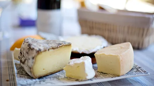 Prețul lactatelor va crește, până la Paște! Cât vor plăti românii pentru un kilogram de brânză