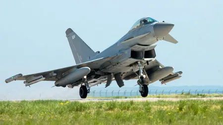 Avioane britanice, trimise din România pentru interceptarea unui bombardier rus deasupra Mării Negre 