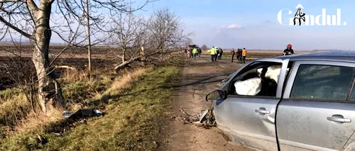 GÂNDUL LIVE. Șofer de 20 de ani, rănit grav în urma unui accident produs în Botoșani. Mașina în care se afla s-a rupt în două