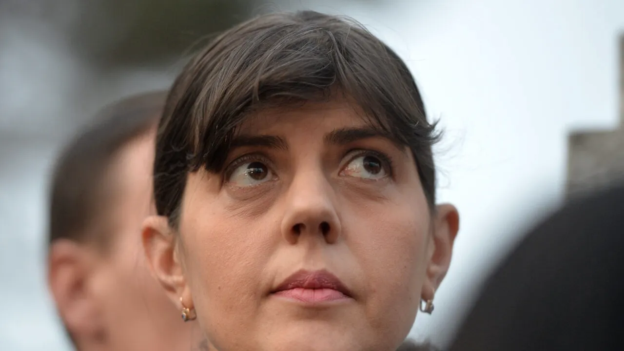 Guvernul elen o acuză pe Kövesi că folosește „tacticile lui Ceaușescu“ în ancheta privind fondurile UE. „Nu vrem o justiție în stilul lui Ceaușescu“