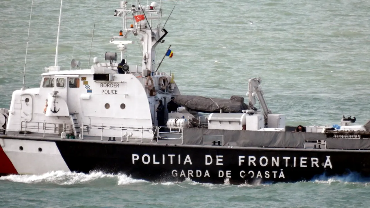 Polițiștii români au salvat 50 de persoane care riscau să se înece în Marea Egee