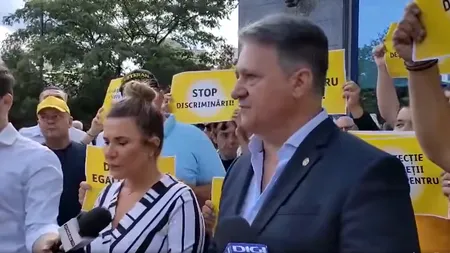 AUR protestează în fața ASF împotriva discriminării șoferilor din București și ILFOV/Polițele plătite de aceștia, mai mari față de restul țării