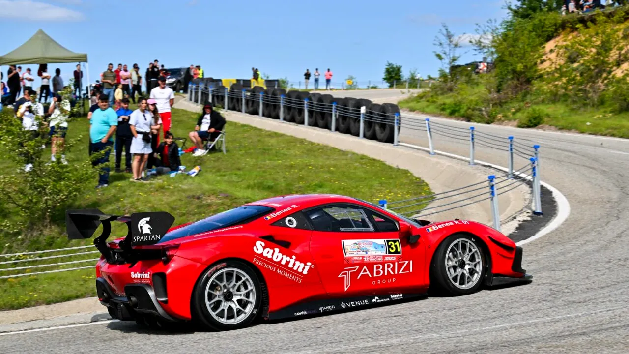 Lupta cailor putere în Harghita. Radu Benea, la start cu Ferrari 488 Challenge