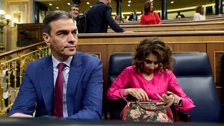 Premierul Spaniei, Pedro Sanchez, anunță suspendarea atribuțiilor publice pentru a reflecta asupra VIITORULUI politic
