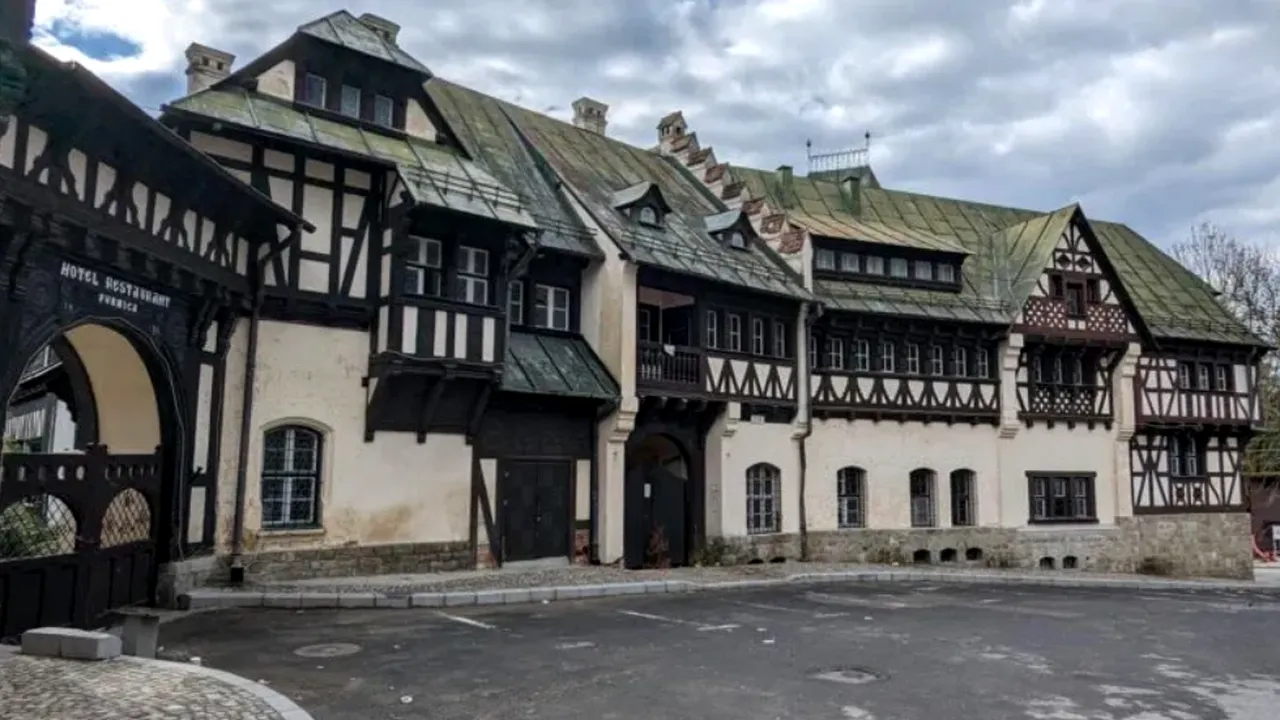 Familia Regală scoate la vânzare Hotelul „Furnica” din Sinaia. Care este prețul cerut