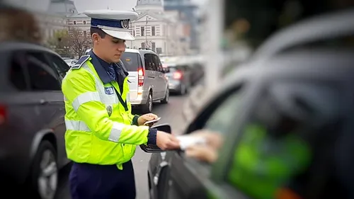 Prins cu mâța-n sac: Polițist din Brașov, reținut după ce a cerut bani unui șofer ca să nu îi treacă alcoolemia în raport