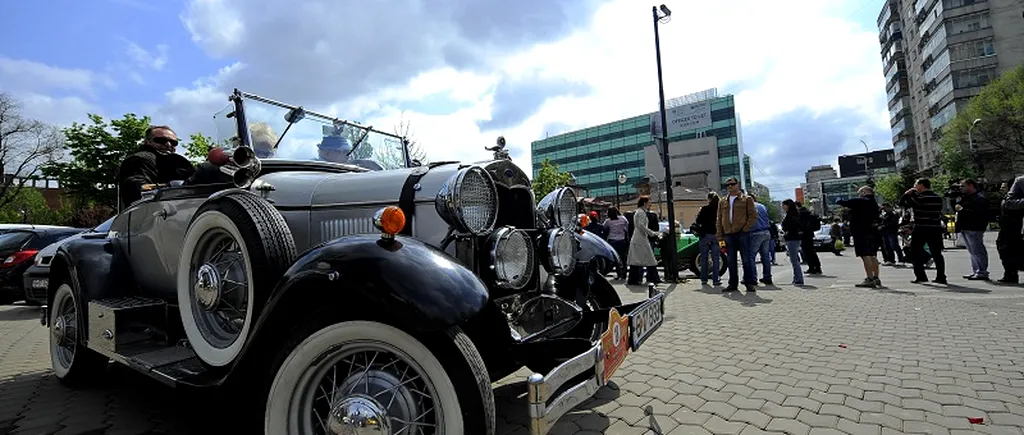 Expoziție și paradă a mașinilor retro la Cluj. Cea mai veche expusă este un Mercedes Ponton din 1958