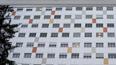 Copilul bătut de mamă și concubin este în moarte cerebrală la Iași. Care sunt șansele să își revină