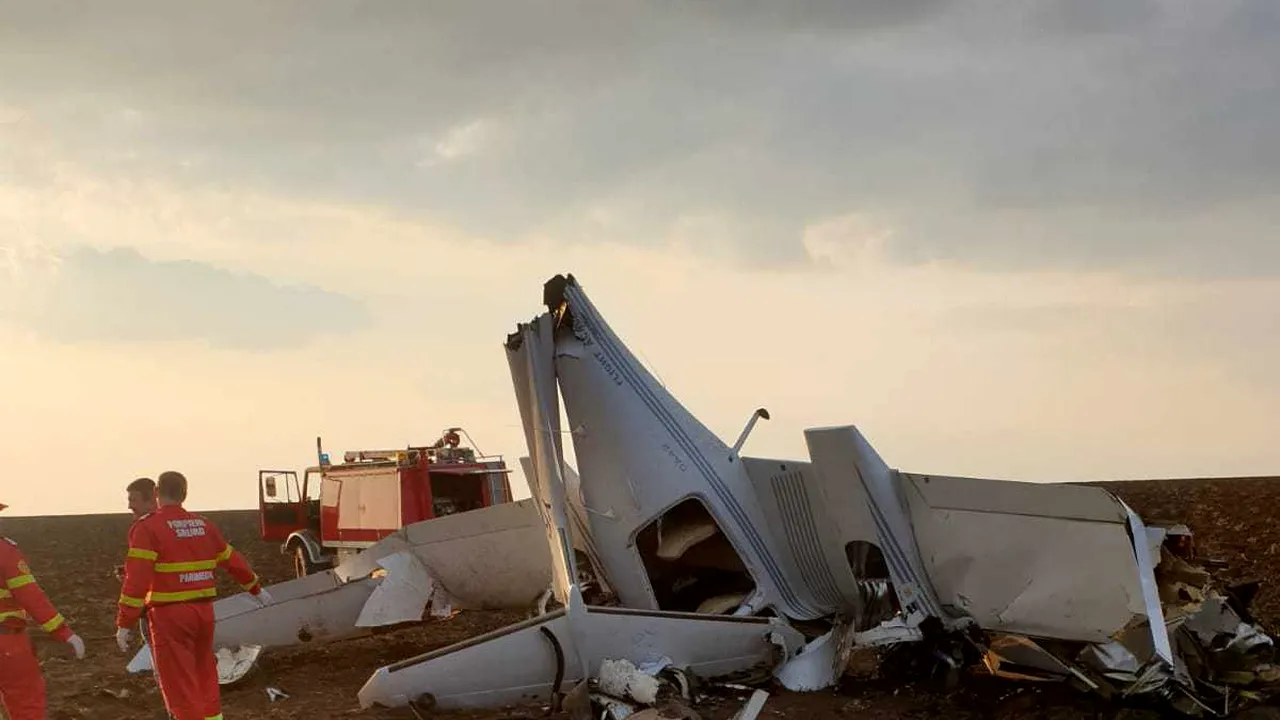 Un avion S-A PRĂBUȘIT la Tuzla. Copilotul A MURIT
