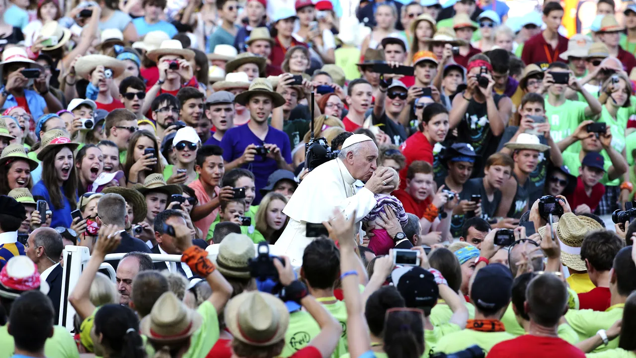 Papa Francisc, supărat pe oamenii care vin la slujbele religioase ca la spectacol: 