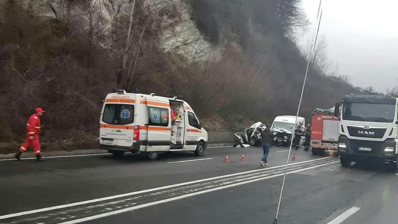 Accident mortal pe DN1, între Comarnic și Nistorești. Un taximetrist și-a pierdut viața, după impactul cu o dubă