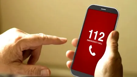 O fetiță de 7 ani și-a salvat mama care era bătută crunt de partenerul de viață. Copilul a sunat la 112