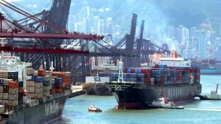 Imaginile zilei: Două nave s-au ciocnit la Hong Kong, una s-a scufundat UPDATE