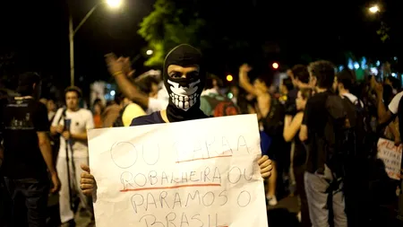 Peste un milion de protestatari pe străzile din Brazilia. Confruntări violente cu forțele de ordine