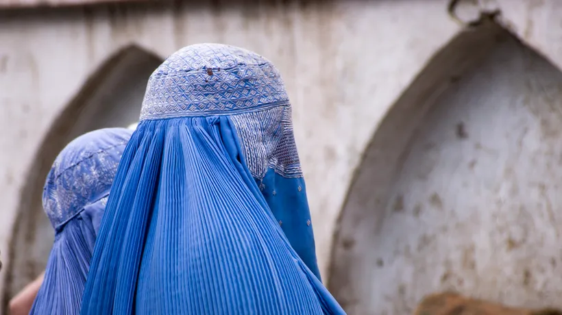 Talibanii dau detalii despre viitorul femeilor din Afganistan: Vălul va fi obligatoriu, burqa nu