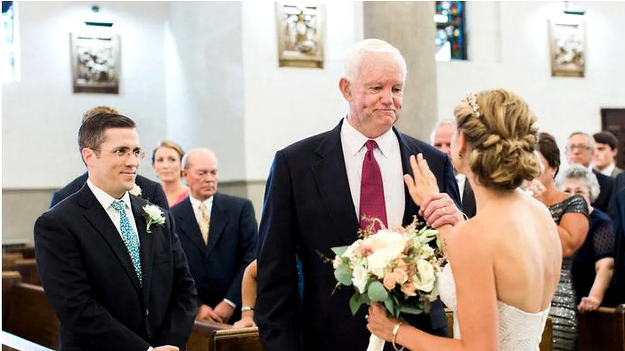 EMOȚIONANT. Cum a reușit o mireasă să-l aibă alături la nuntă pe tatăl său, deși acesta murise de 10 ani