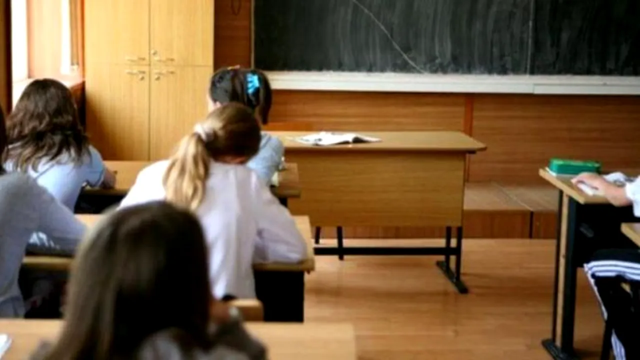 Doi elevi minori, partidă de amor în toaleta unui liceu din Galați. Adolescenții au fost pârâți de colegi