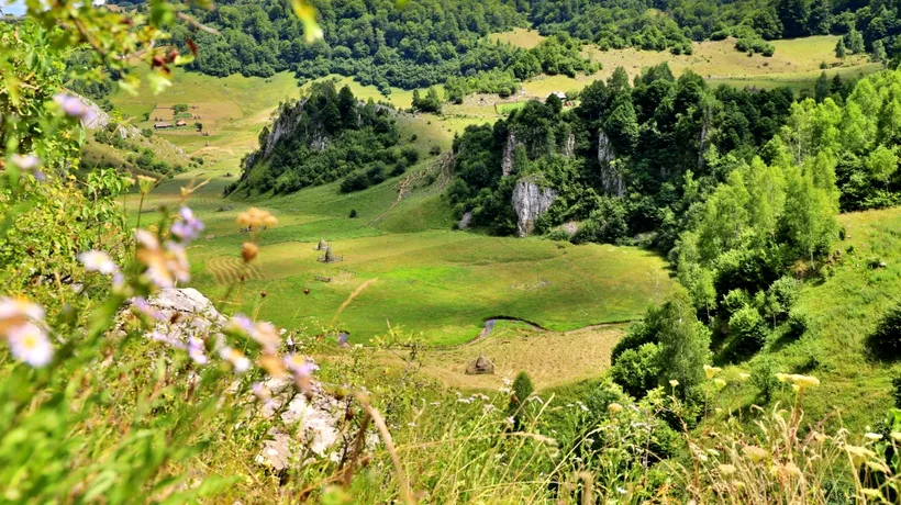 FOTO | Locul din România numit „Palma lui Dumnezeu”. Colțul de rai ascuns în munți