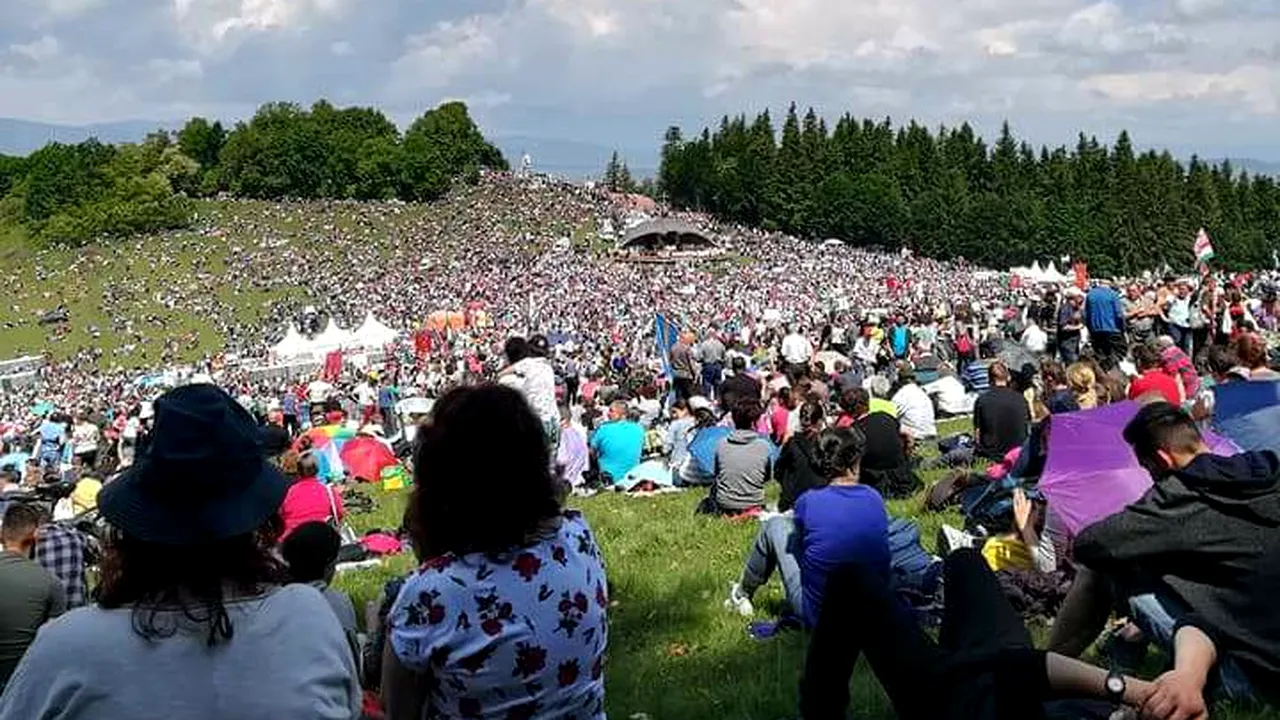 Peste 130.000 de oameni, la procesiunea de Rusalii din Harghita. 90 de persoane au necesitat asistență medicală. Președintele Ungariei, printre participanți