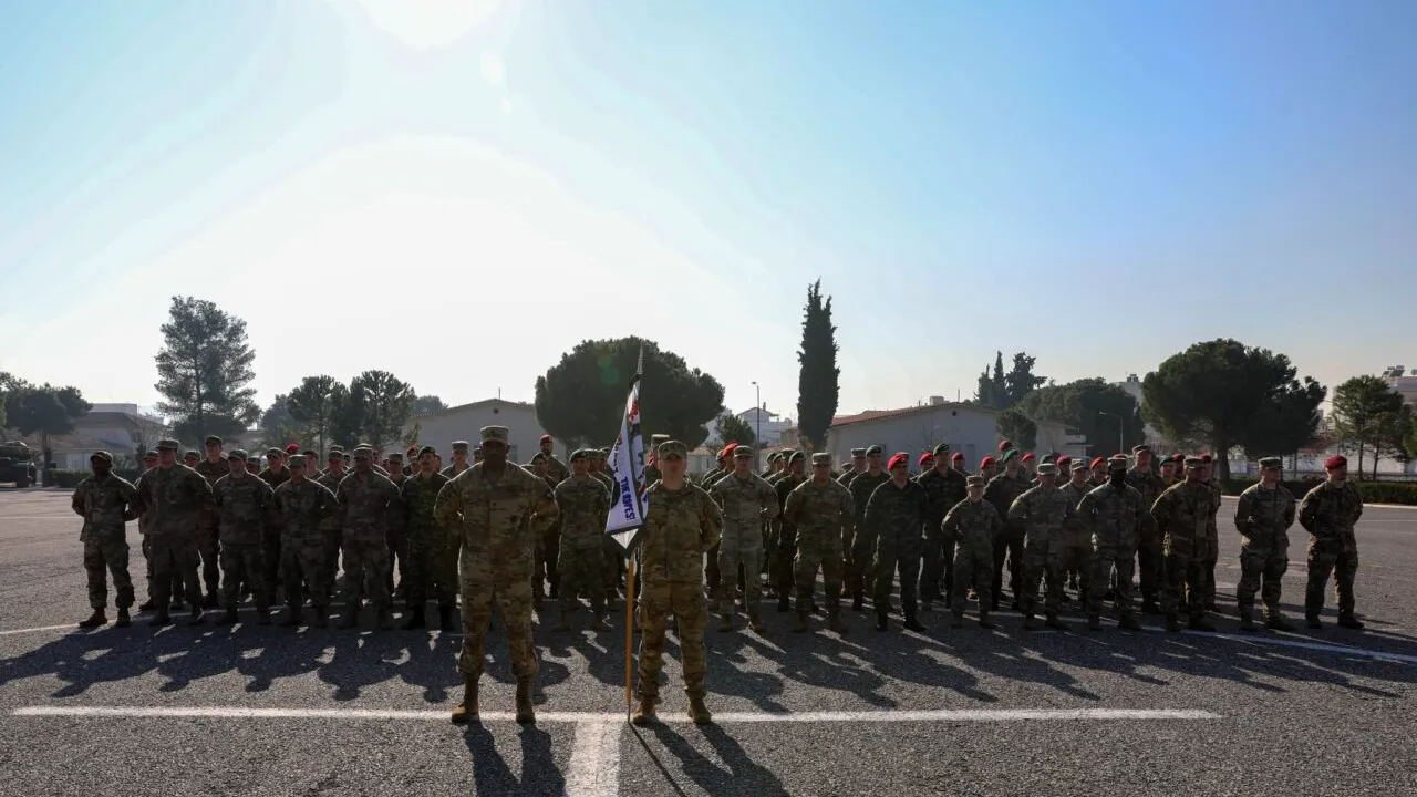 Militarii de la baza Mihail Kogălniceanu AVERTIZEAZĂ: ”Volume mai mari de vehicule şi echipamente militare care se deplasează pe drumurile civile”