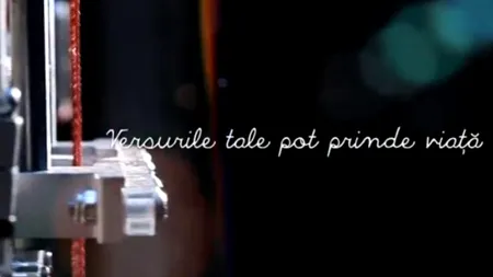 VIDEO. Un robot-poet decorează cu versuri pereții Casei Poeziei din București