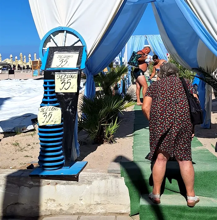 Cu ce preț a ajuns să se închirieze un singur șezlong, în Eforie Nord, acum, în plin sezon estival