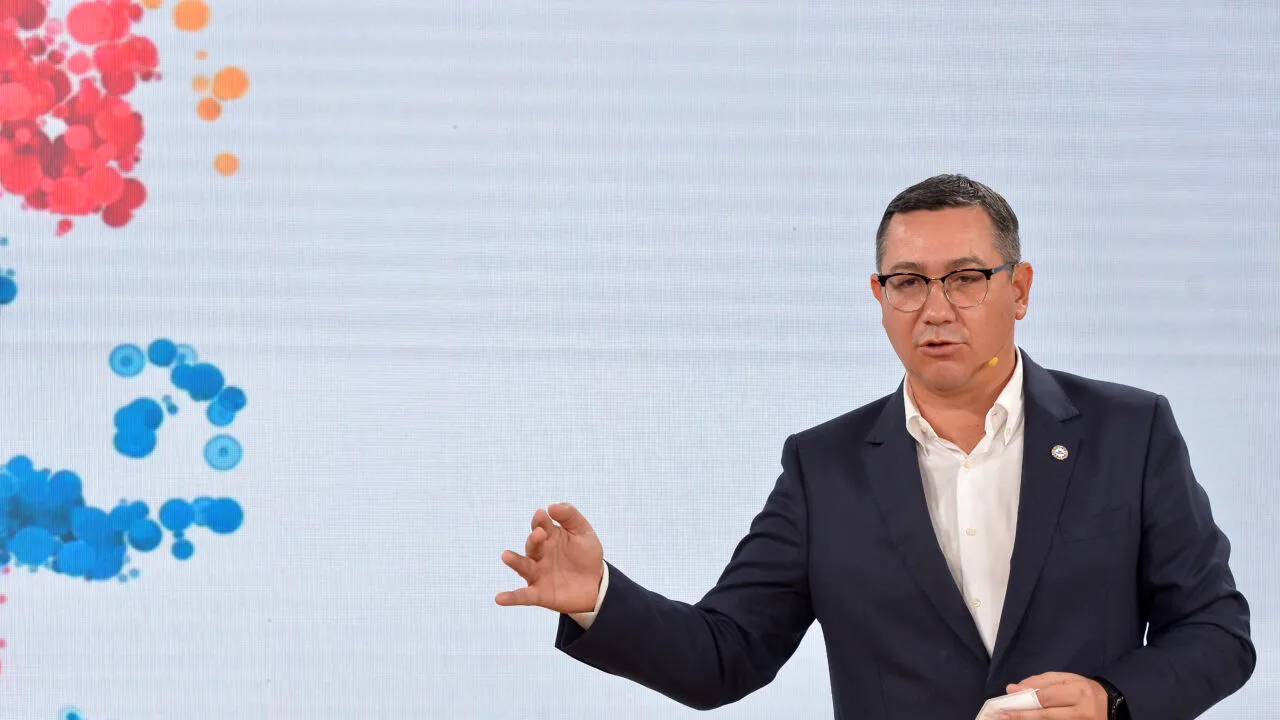 Victor Ponta, nemulțumit de numărul tot mai mare de zboruri anulate. Fostul premier a fost afectat direct: „Unii oameni merg la lucru, alții în vacanță, pe Wizz îi doare în cot”