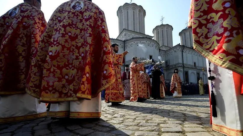 SONDAJ: 96,5% dintre români cred în Dumnezeu