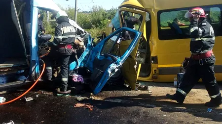 Plan roșu de intervenție în Hunedoara. 20 de răniți într-un accident dintre un microbuz și o dubă. UPDATE