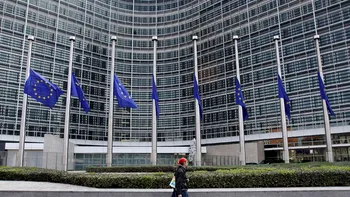 UE vrea să interzică gazele rusești fără acordul Ungariei și Slovaciei. Regula UNANIMITĂȚII ar putea fi înlocuită