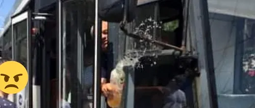 Un vatman STB a aruncat cu suc într-un călător nemulțumit de căldura insuportabilă din tramvai - FOTO