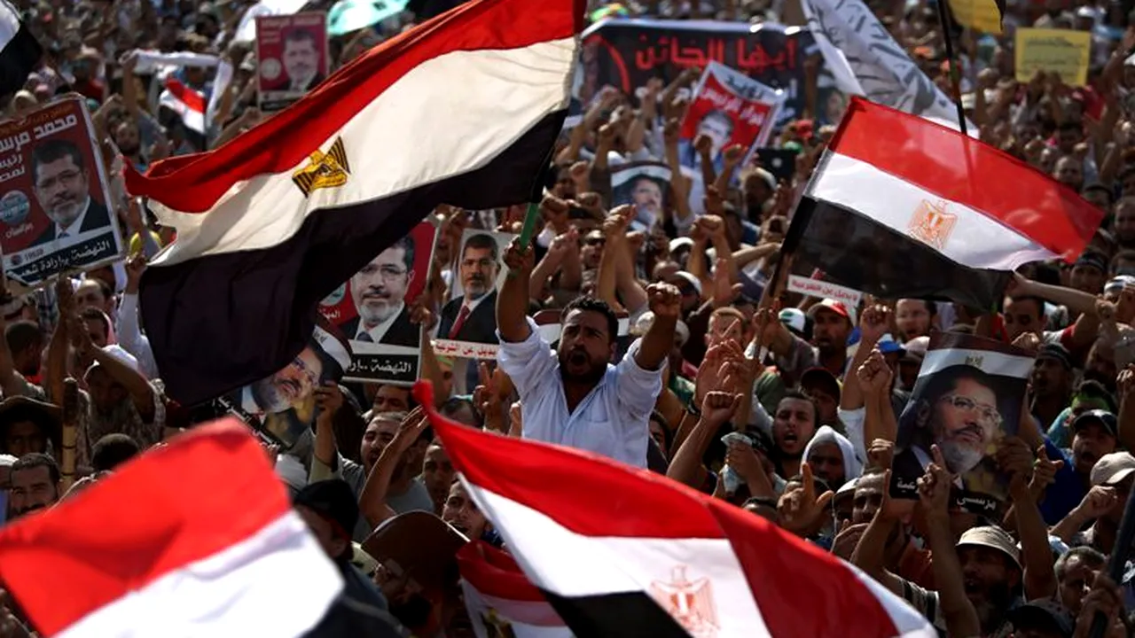 Averile a 14 oficiali islamiști de rang înalt din Egipt, blocate de justiție