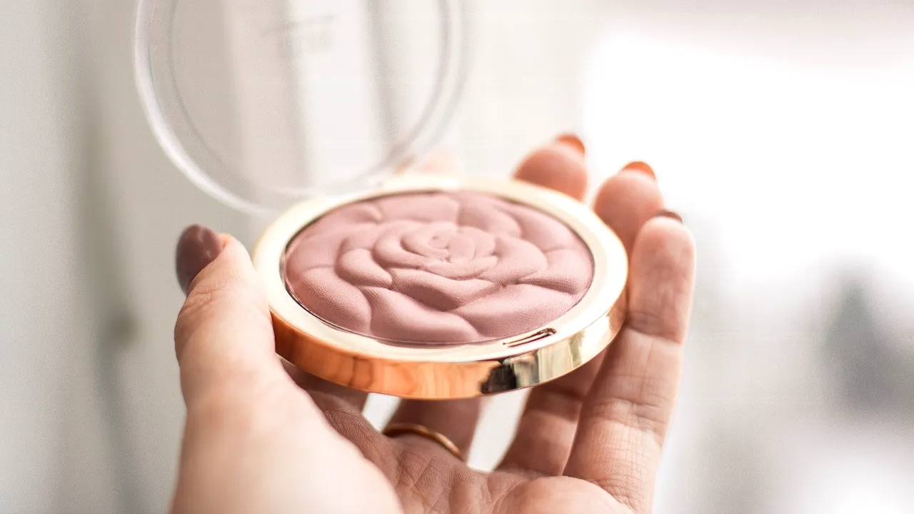 (P) Tendințe la produse de make-up și de înfrumusețare din anul 2023