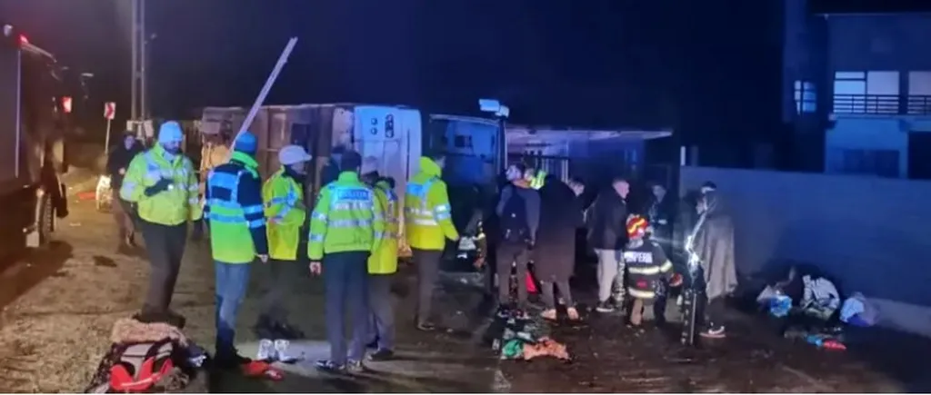 Autocar cu 35 de persoane la bord, răsturnat la Pașcani. 25 au ajuns la spital, dintre care 12 adolescenți