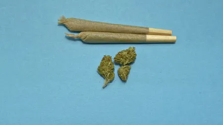 SUA oferă joint-uri și bere, ca stimulent de vaccinare. Cu ce îi atrage România pe cei imunizați