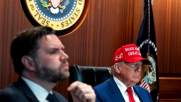 Trump evită să spună în public dacă îl va susține pe JD Vance pentru candidatura la președinția SUA în 2028