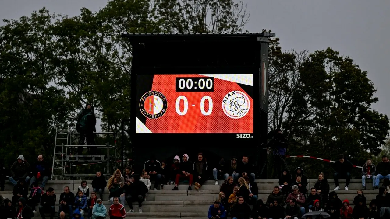 ȘOC în fotbalul olandez: derby-ul Feyenoord-Ajax a fost ANULAT din cauza grevei forțelor de ordine