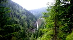 LOCUL ascuns din centrul României, care este o adevărată legendă situată între stânci înalte și ape cristaline