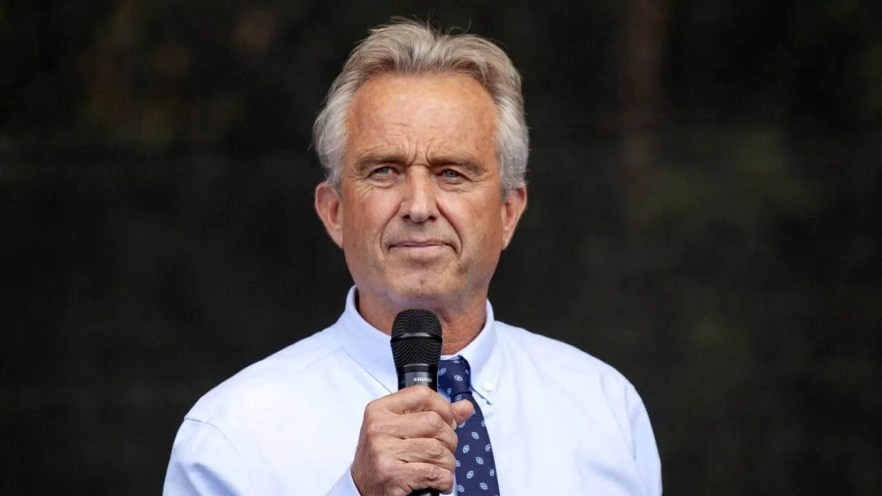 Robert F. Kennedy nu mai vine în România! Politicianul urma să lanseze o carte despre PANDEMIE, prefațată de Călin Georgescu