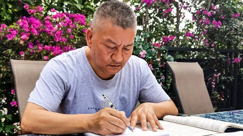 Un milionar chinez a RATAT examenul de bacalaureat pentru a 27-a oară