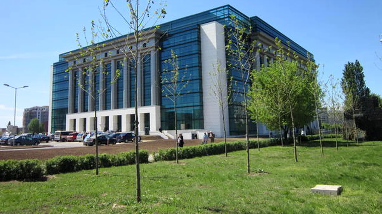 Dialogul lui Cioloș cu cetățenii la Biblioteca Națională întrerupt din cauza declanșării ventilației