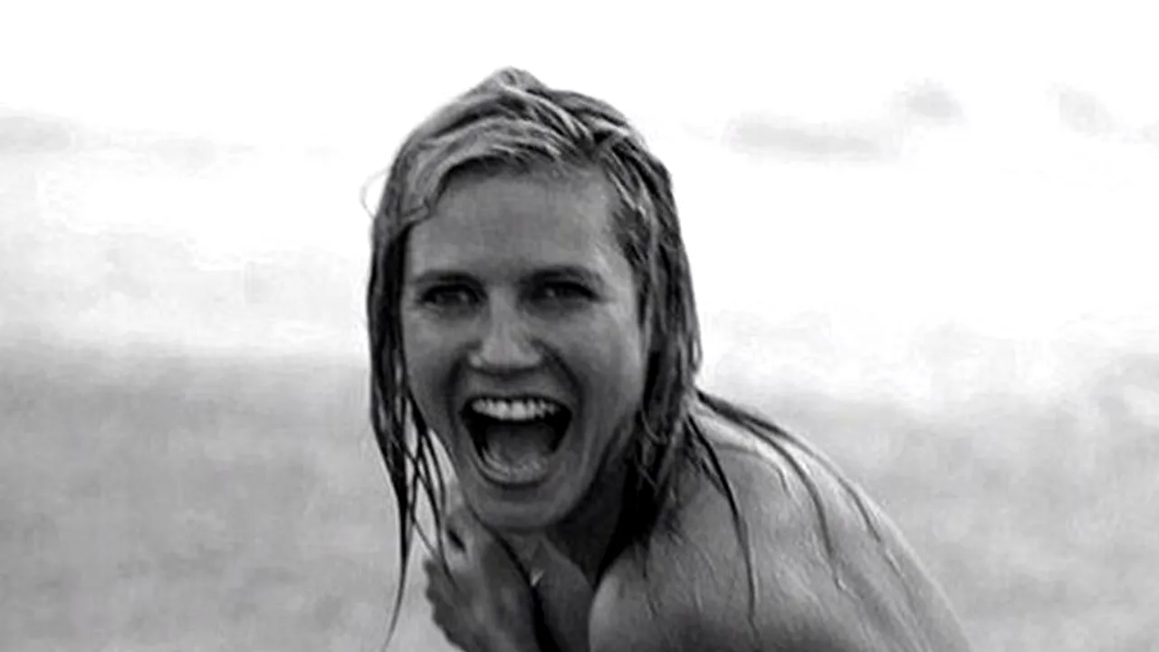 Heidi Klum a pozat complet goală pe plajă